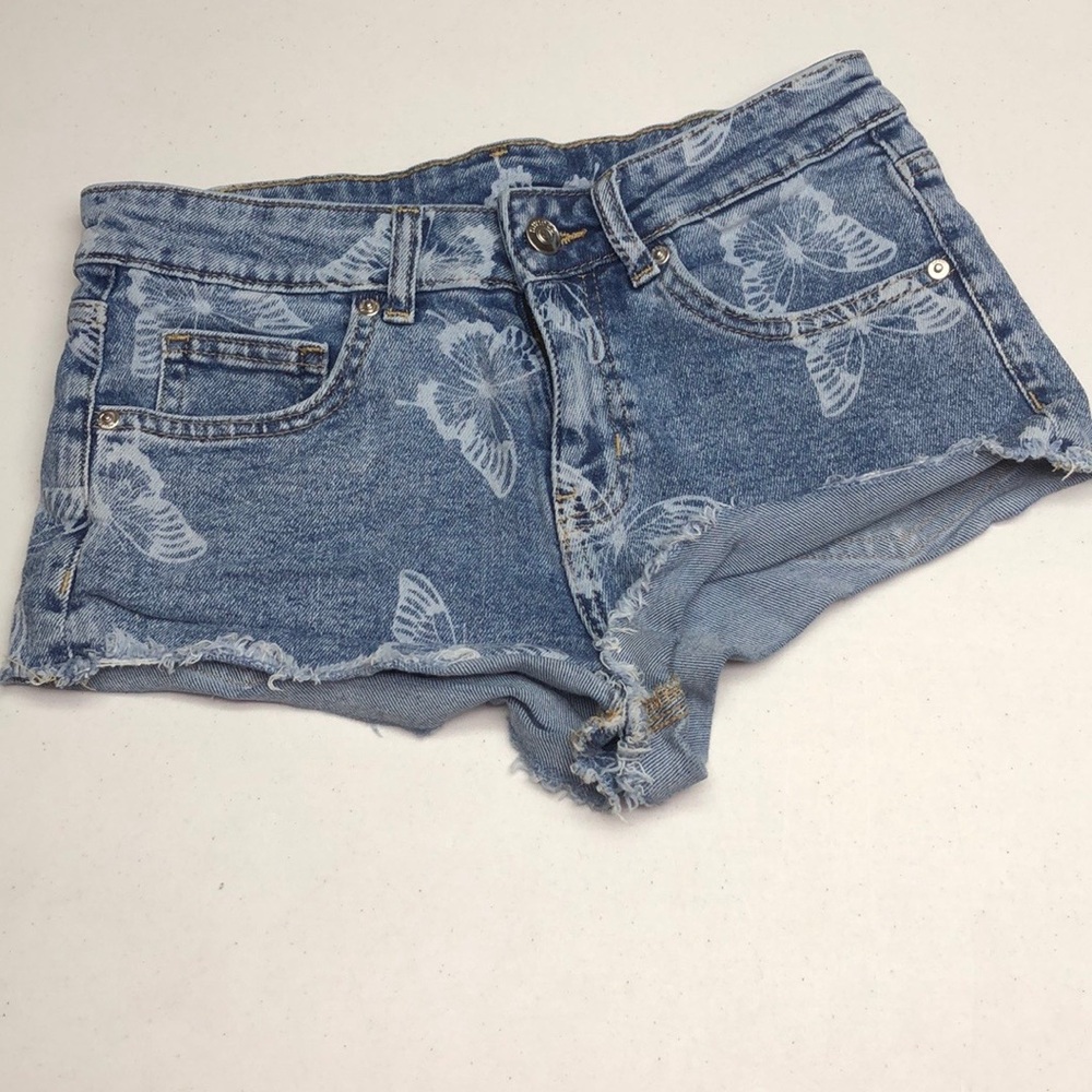 DIVIDED FACTORY JEAN SHORTS 4/27 BUTTERFLY PATTERN ⭐️